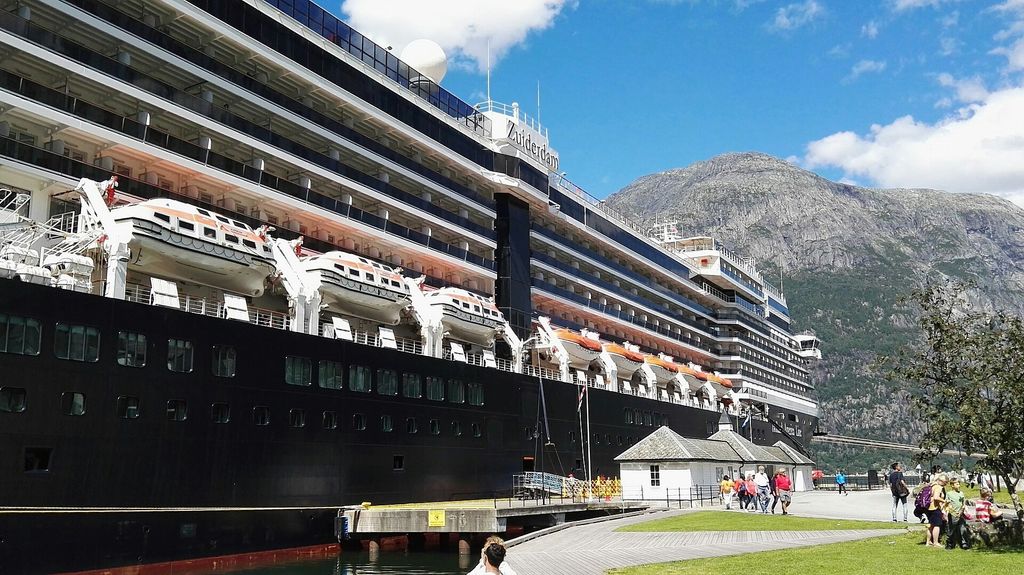 Zuiderdam: Zuiderdam in Eidfjord, Norway (2019)