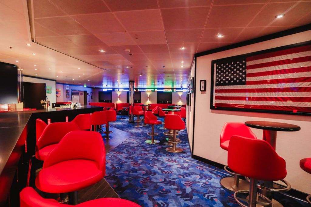 Carnival Spirit: Heroes Tribute Bar & Lounge