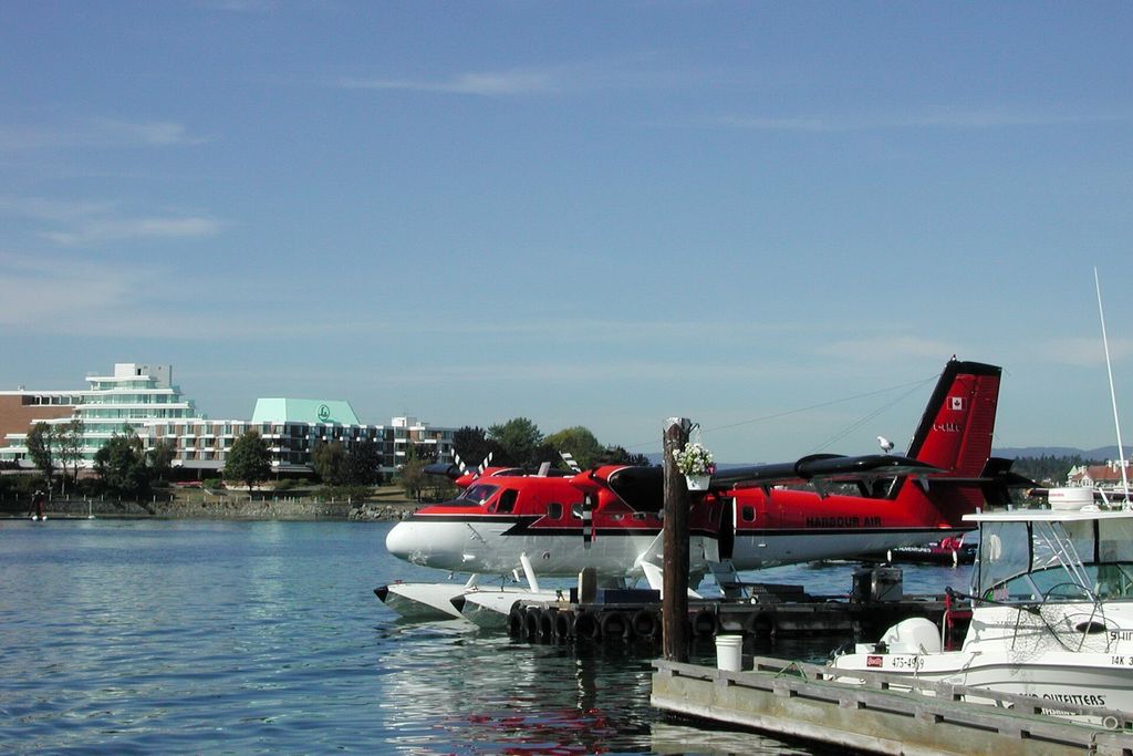 Victoria (British Columbia): A floatplane in the Inner Harbour