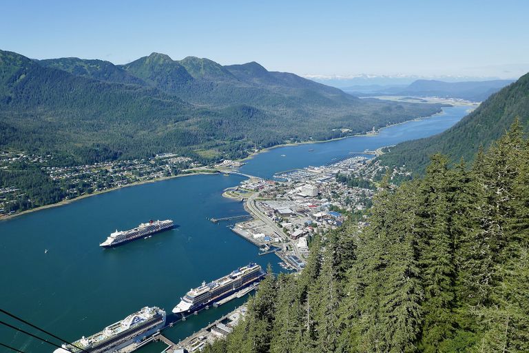 Juneau: Cruise ships at the downtown Juneau docks