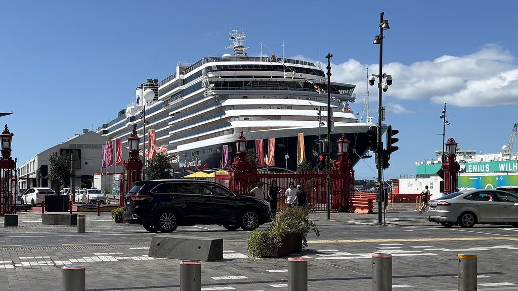 Noordam: Noordam in Auckland, New Zealand (2026)