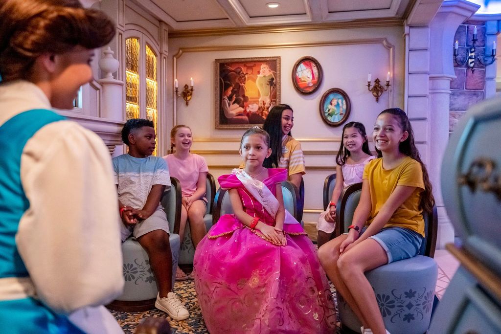 Disney Wish: Belle's Library, en Fairytale Hall (Oceaneer Club)