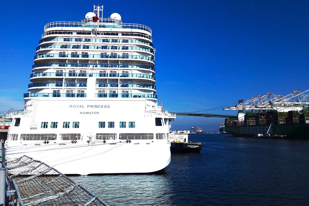 Los Ángeles: Un barco en el World Cruise Center de San Pedro