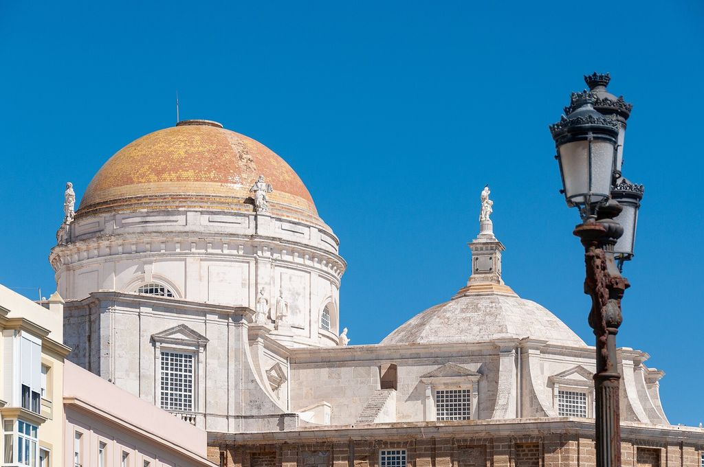 Casco antiguo de Cádiz: La cúpula dorada de la catedral