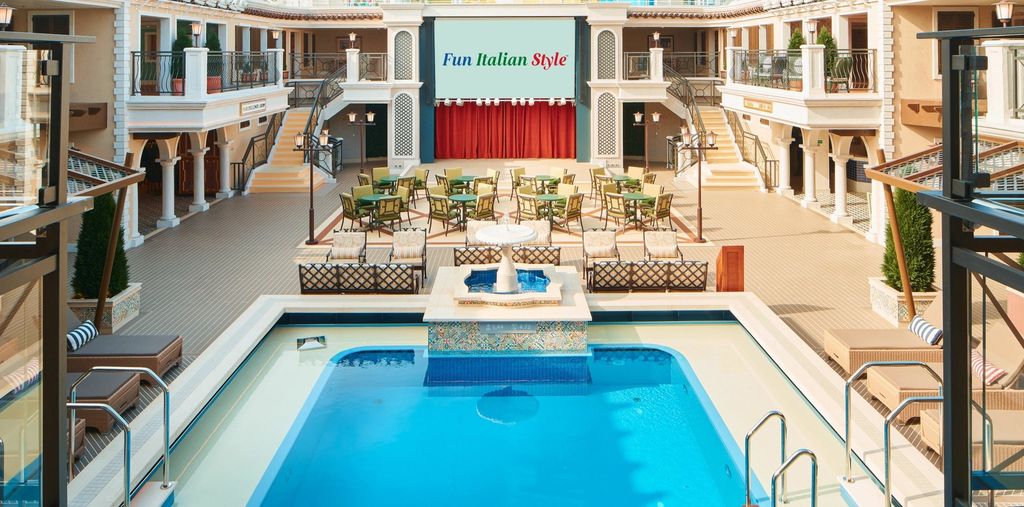 Carnival Firenze: Pool deck