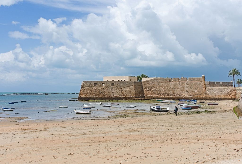 Playa de la Caleta y Castillo de Santa Catalina: El castillo de Santa Catalina desde la playa