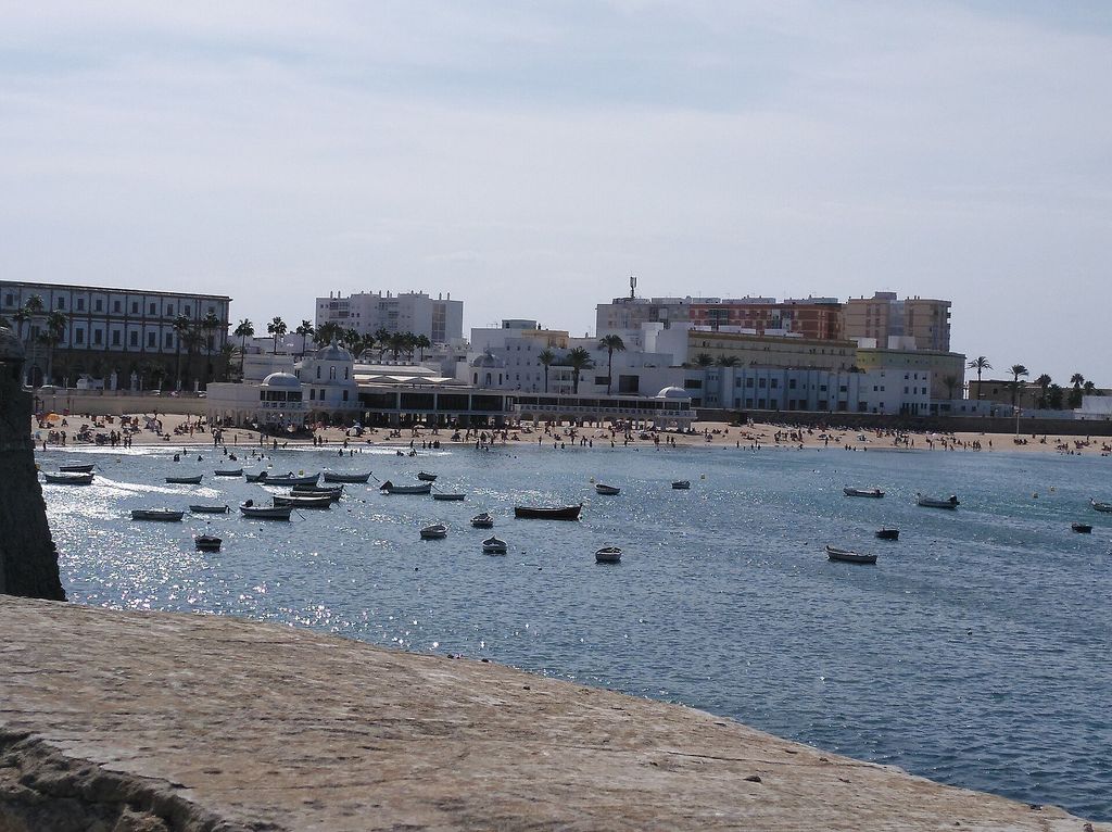Playa de la Caleta y Castillo de Santa Catalina: Barcas en la Caleta