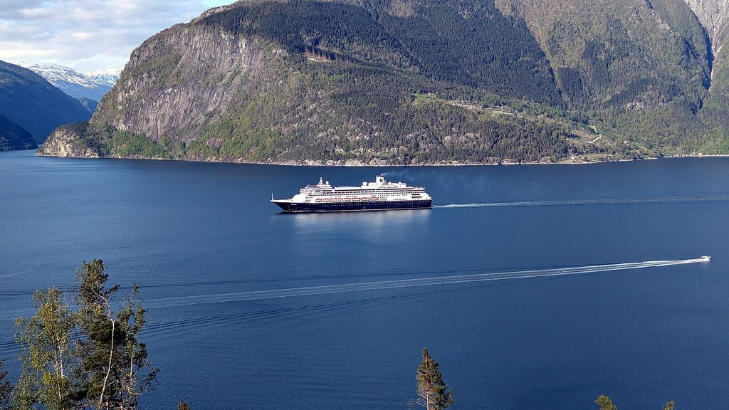 Volendam: Volendam in the Hardangerfjord, Norway (2025)