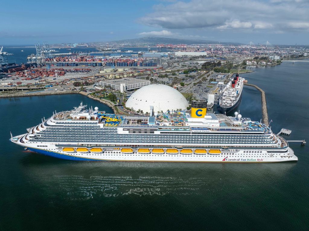 Carnival Firenze: Carnival Firenze docked at Long Beach