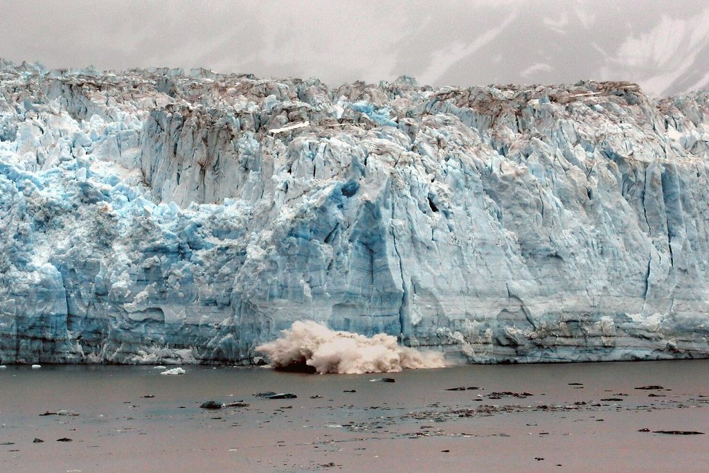 Hubbard Glacier: Ice falling from the face of Hubbard Glacier