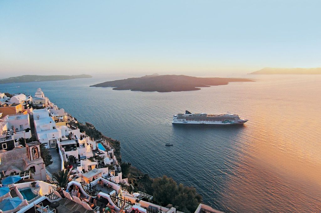 Norwegian Jade: In Santorini