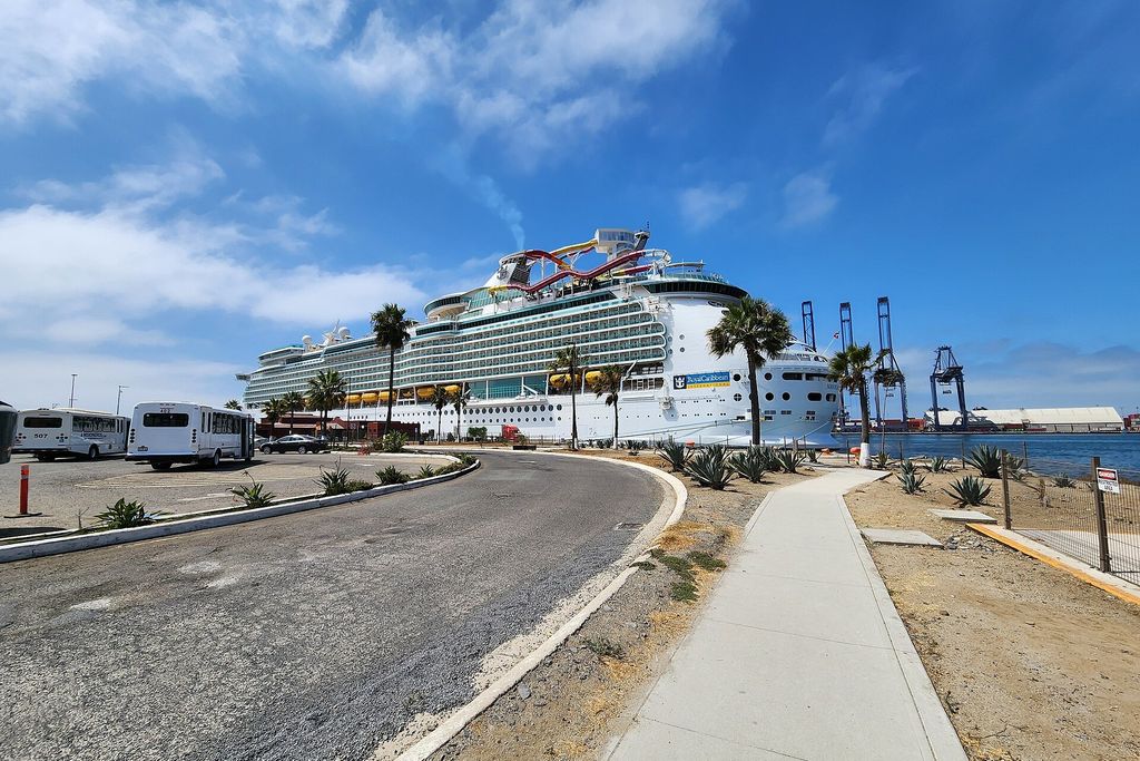 Ensenada: Un barco en el muelle de cruceros de Ensenada