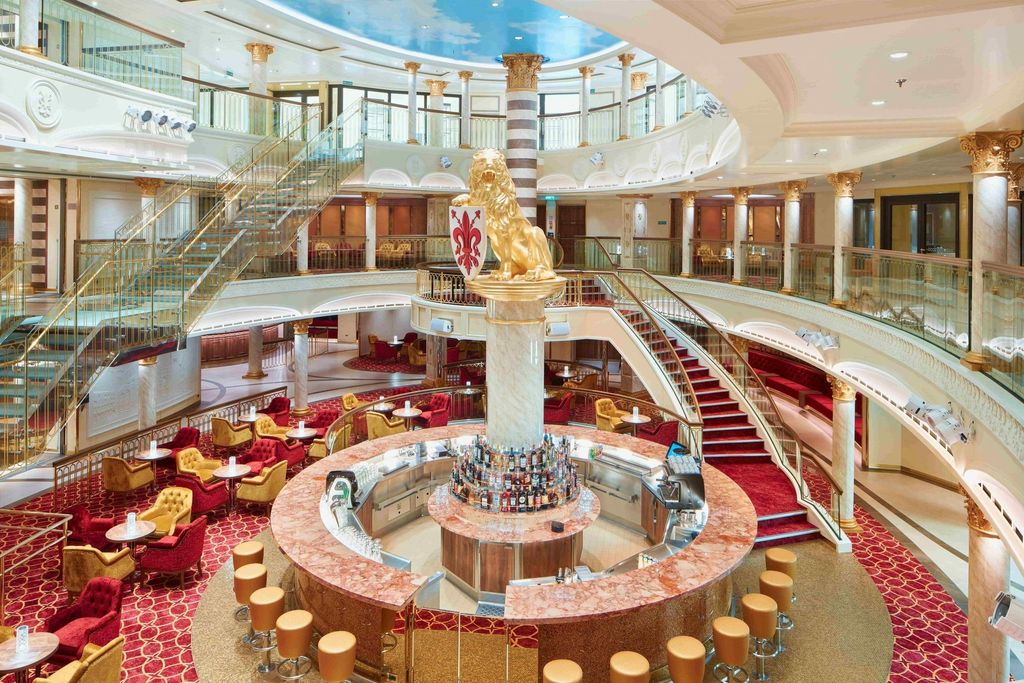 Carnival Firenze: Atrium