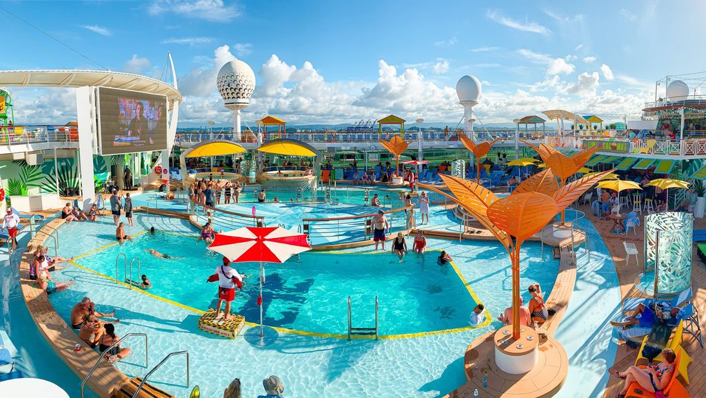 Freedom of the Seas: Cubierta de piscinas