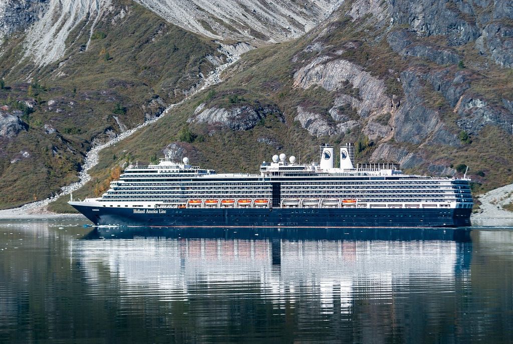 Eurodam: Eurodam in Glacier Bay, Alaska (2018)