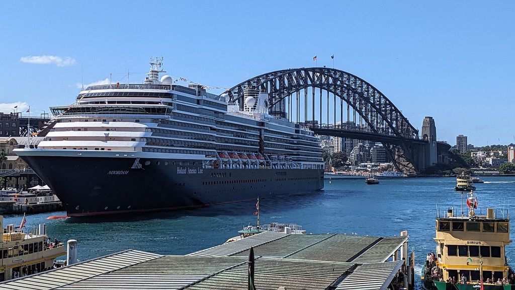Noordam: Noordam in Sydney Harbour (2025)