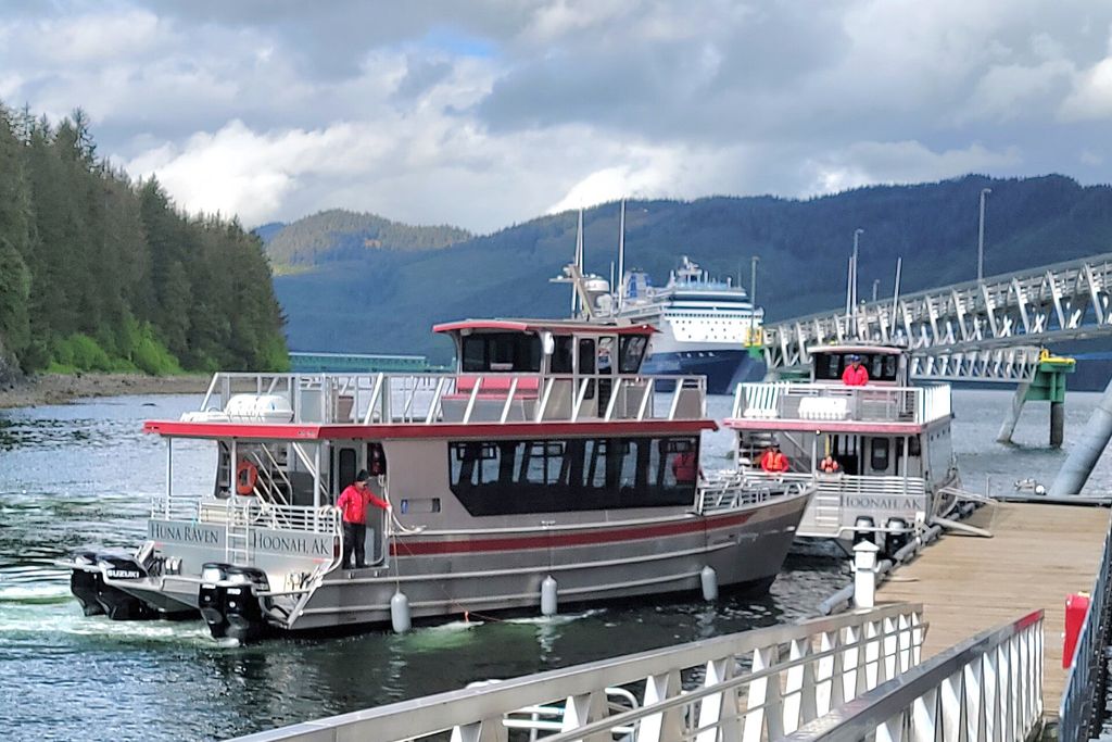 Icy Strait Point (Hoonah): Whale watching boats at the pier