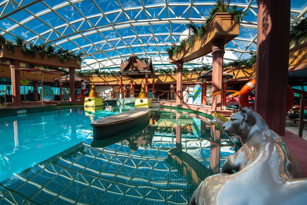 Jewel of the Seas: Piscina cubierta del Solarium