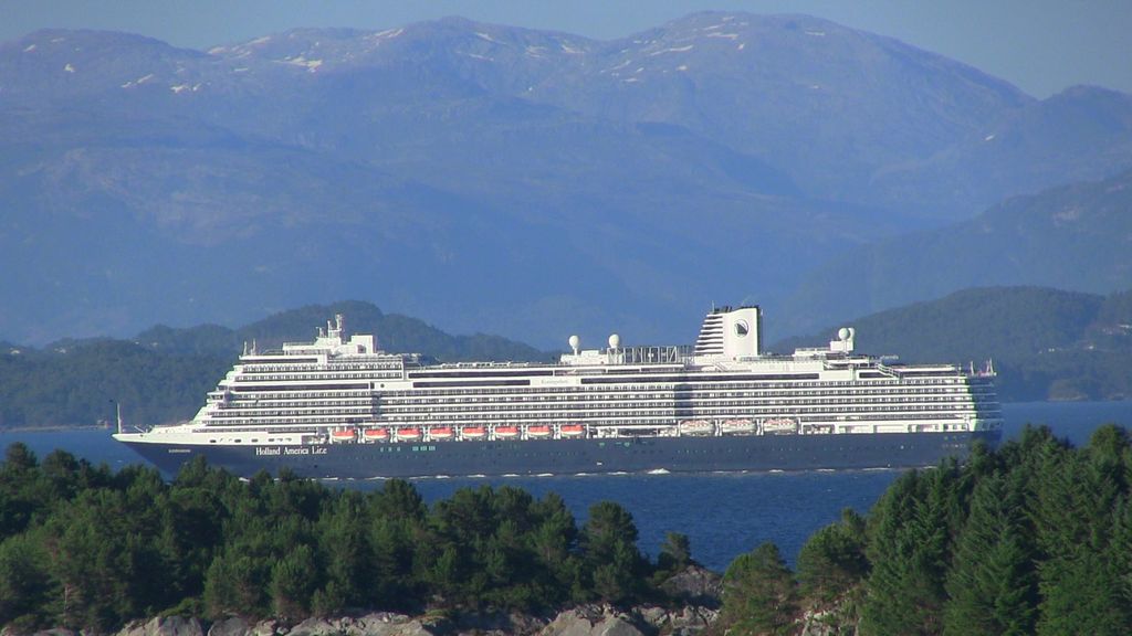 Koningsdam: Koningsdam in a Norwegian fjord (2018)