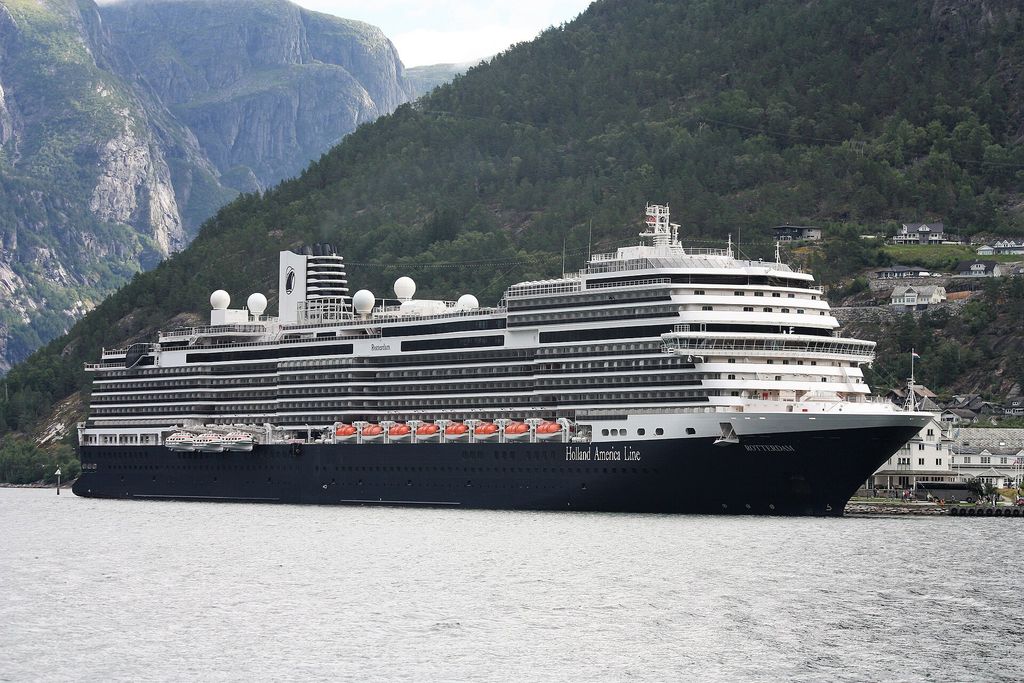 Rotterdam: Rotterdam in a Norwegian fjord (2022)