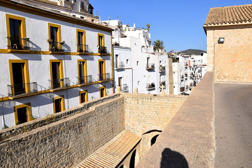 Ibiza: Murallas y calles de Dalt Vila
